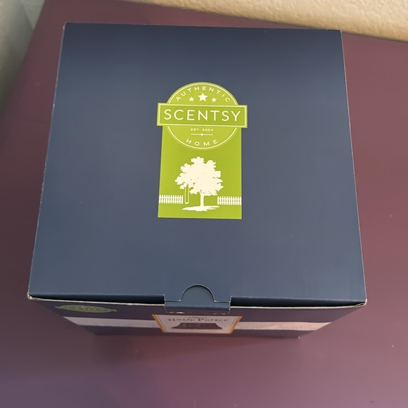 Harry Potter Hogwarts Scentsy Warmer - Picture 3 of 9
